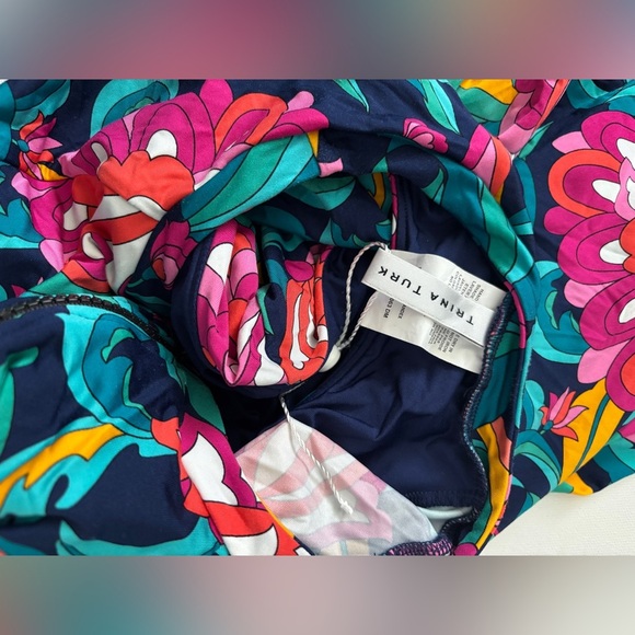 TRINA TURK SWIM India Garden Paddle Suit floral cut out long sleeve large - Picture 8 of 9